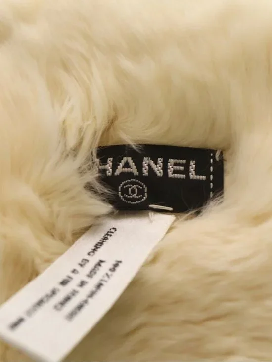 Chanel CC Logo Rabbit Fur Scarf Shawl Ivory - Picture 5 of 6